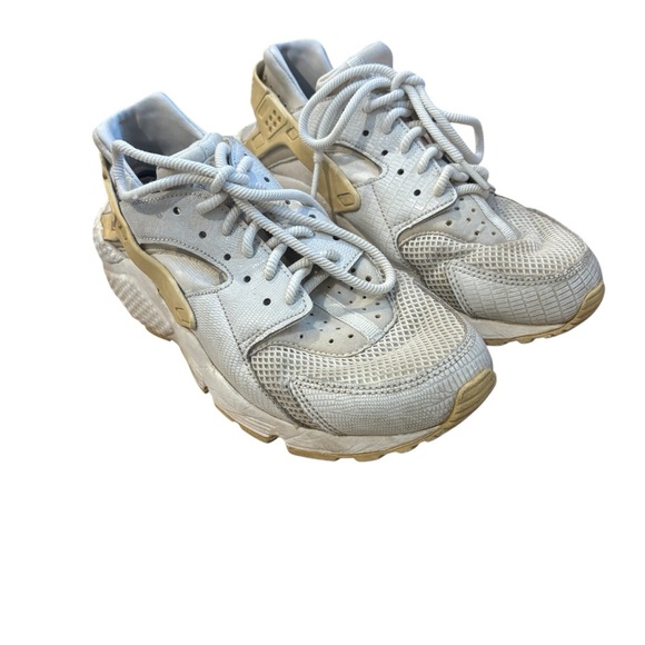 Nike Air Huarache Sneakers Women’s Size 8.5 In White And Cream - Picture 2 of 7